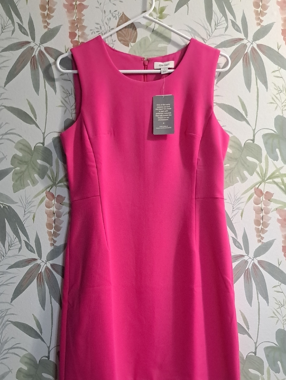 On 34th Sleeveless Sheath Fucshia Dress Size 4